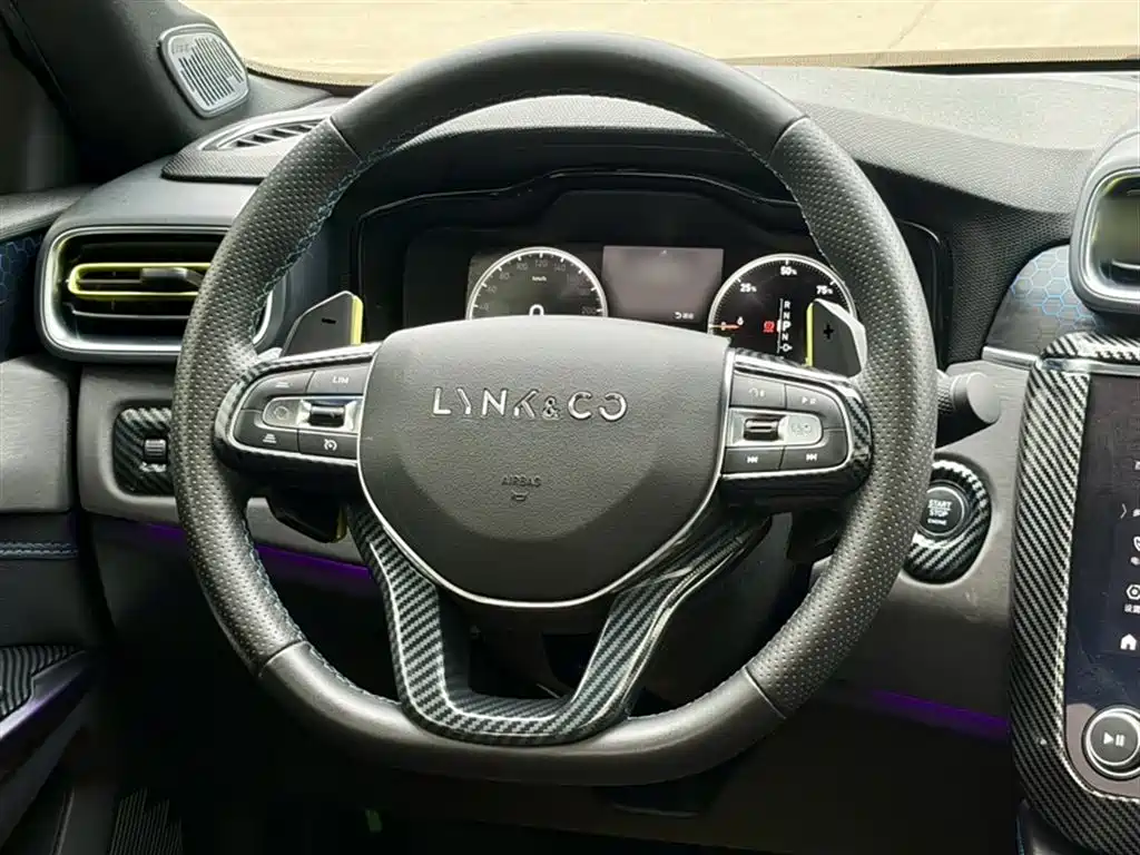 Lynk & Co 03 New Energy 2020 1.5T PHEV Pro фото 15