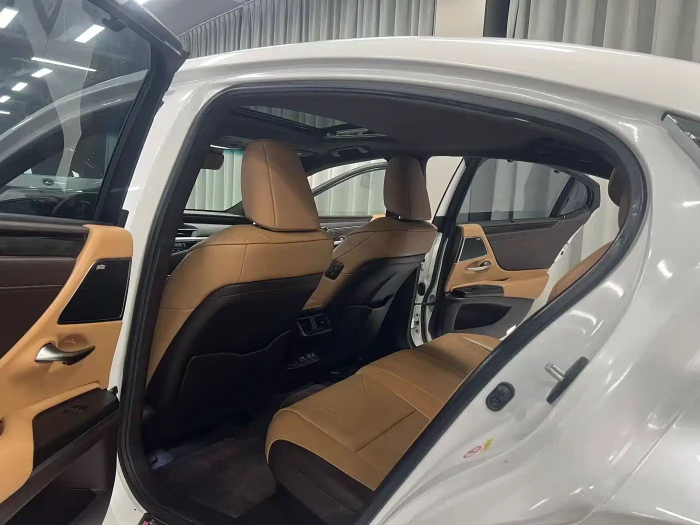 Lexus ES 2018 300h Executive Edition China V фото 6