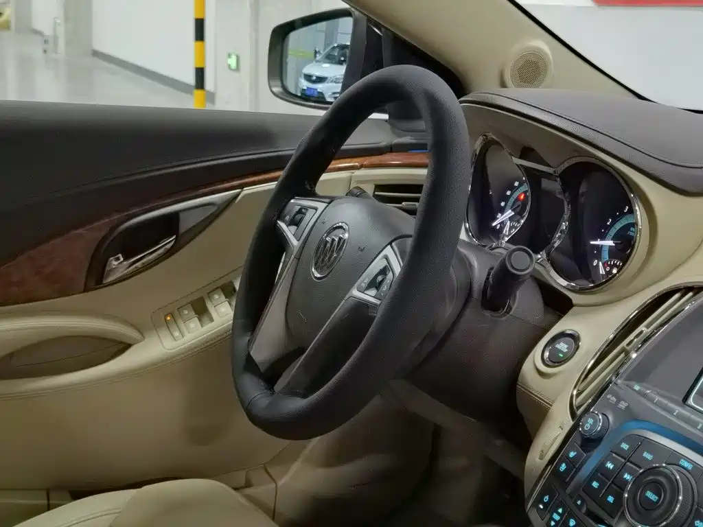 Фото 22 - Buick LaCrosse