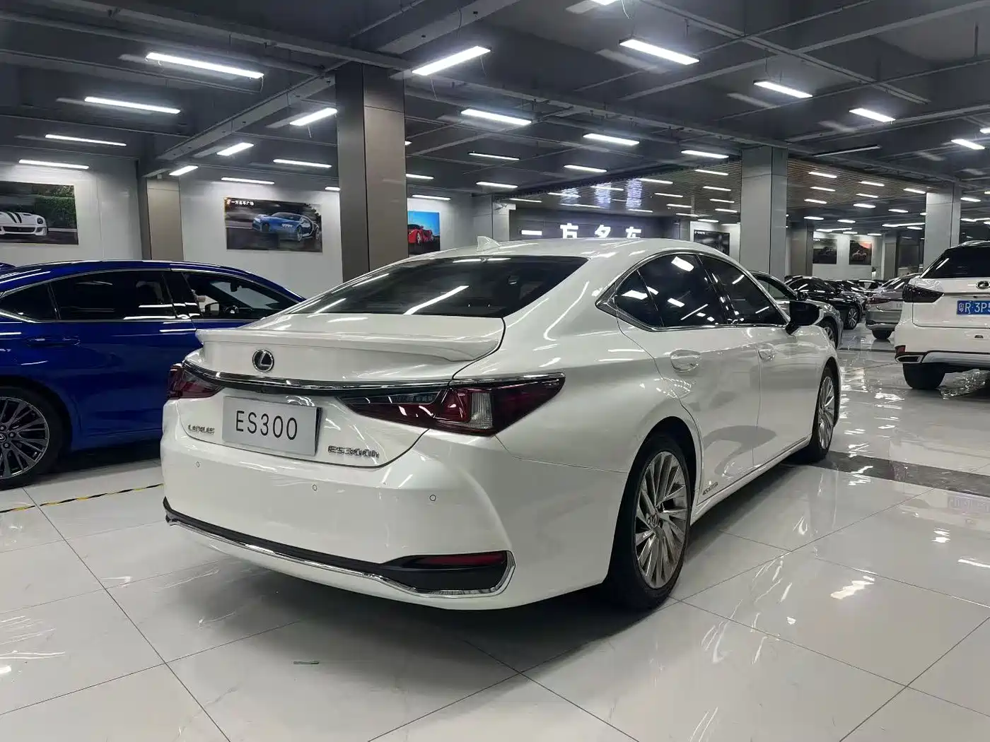 Lexus ES 2018 300h Executive Edition China V фото 7