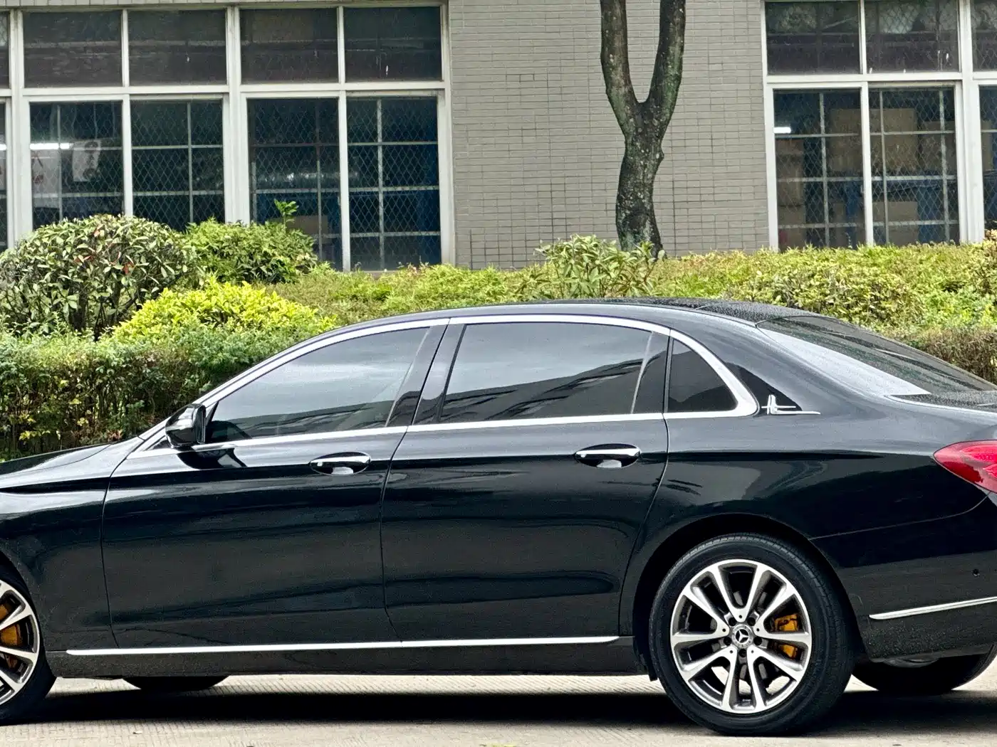 Mercedes-Benz E-Class 2017 E 300 L Luxury фото 4
