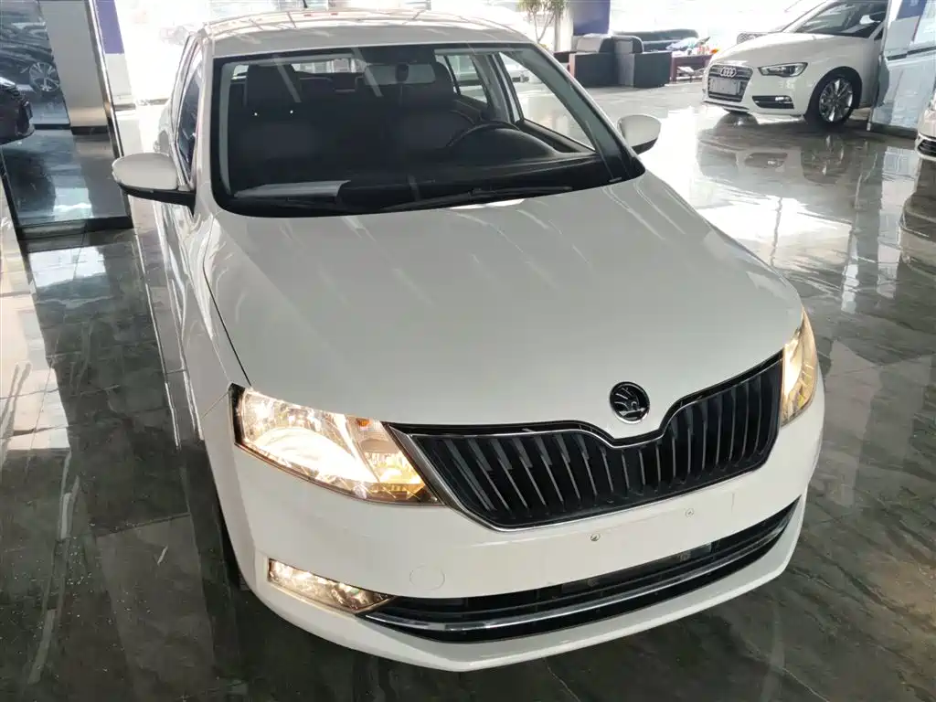 Škoda Skoda Rapid Spaceback 2019 1.5L Automatic Comfort Edition фото 23