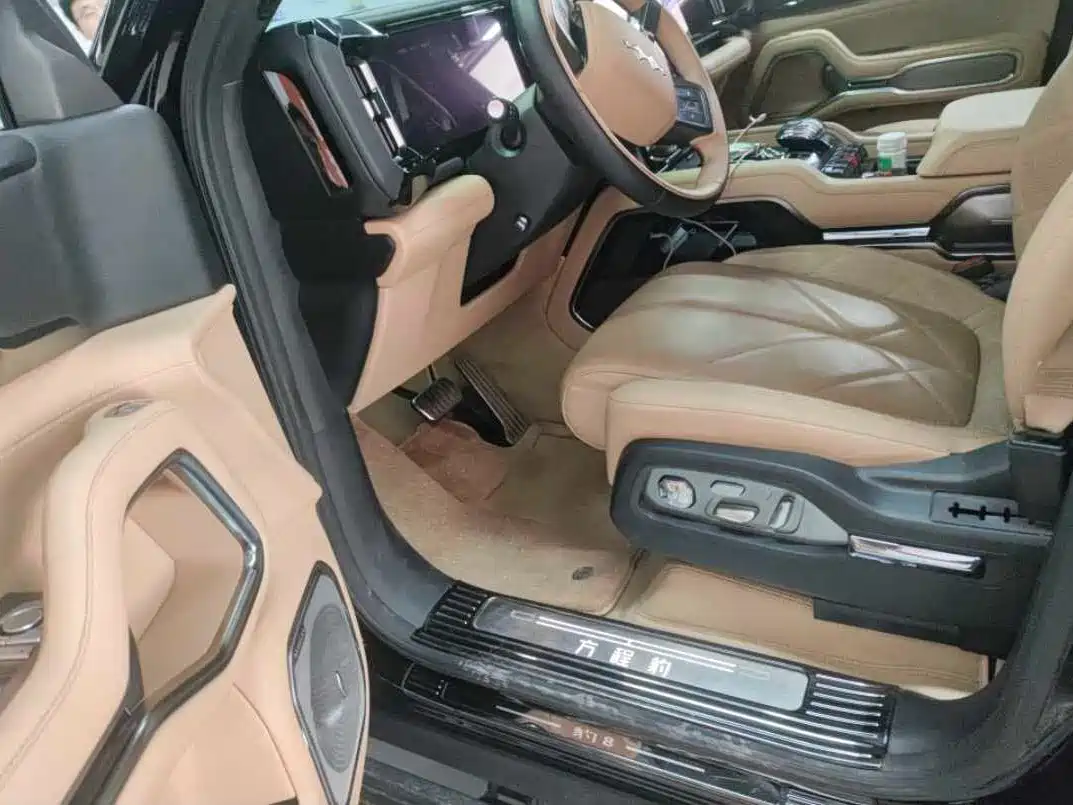 Fang Cheng Bao Leopard 8 2025 2025 Zhiyong Flagship 6-Seater