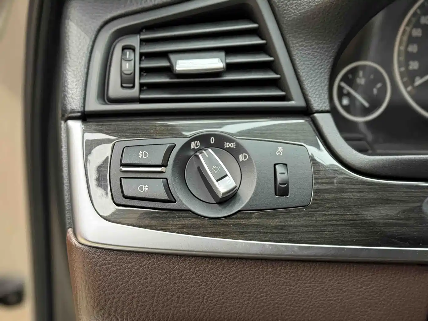 BMW 5 Series 2014 525Li Luxury Design Package фото 16