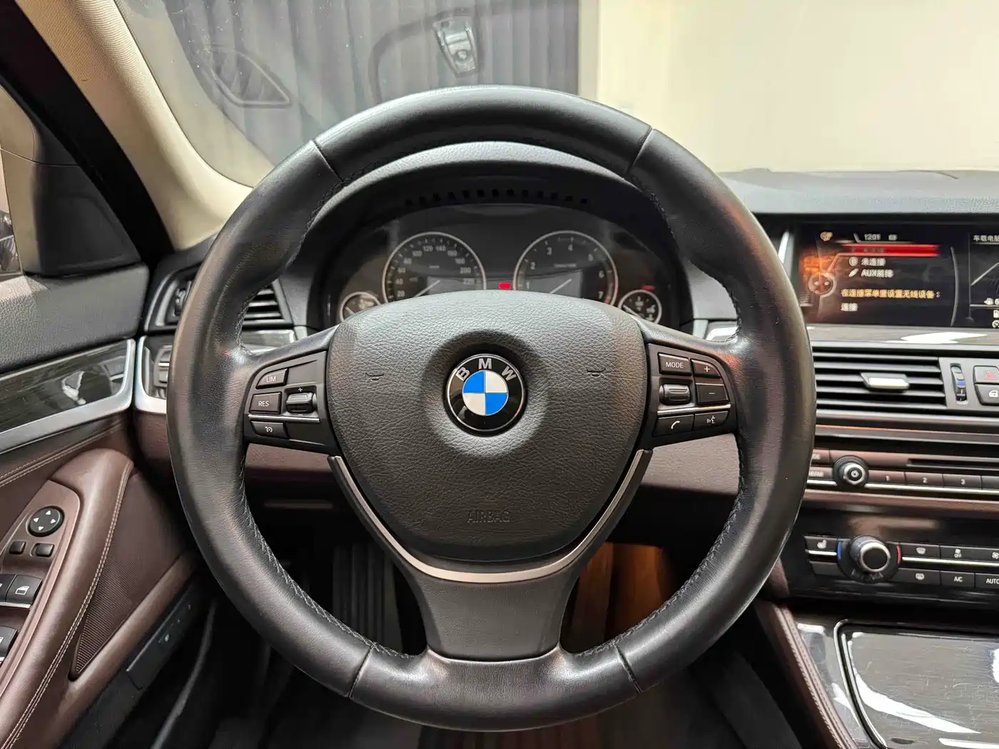 BMW 5 Series 2014 525Li Luxury Design Package фото 21