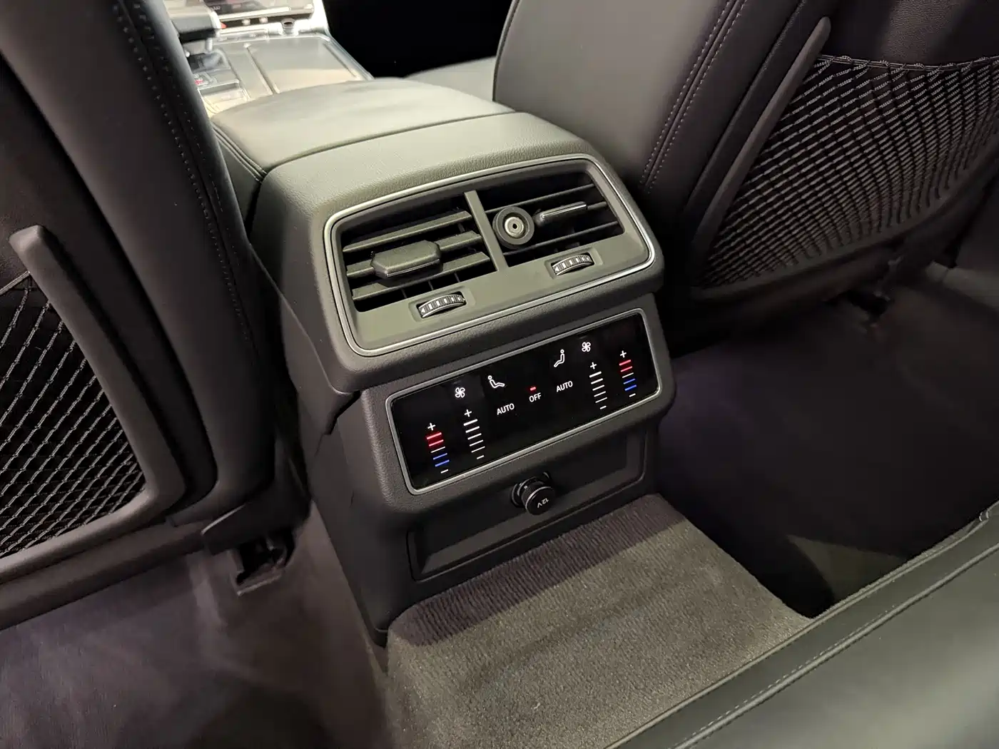 Audi A7 2023 Model 45 TFSI Premium Selection Edition фото 15