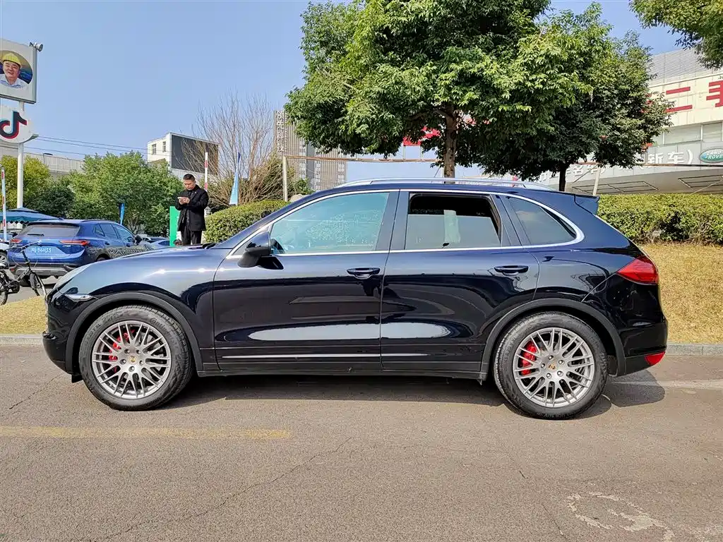 Porsche Cayenne 2011 Cayenne S 4.8L фото 3