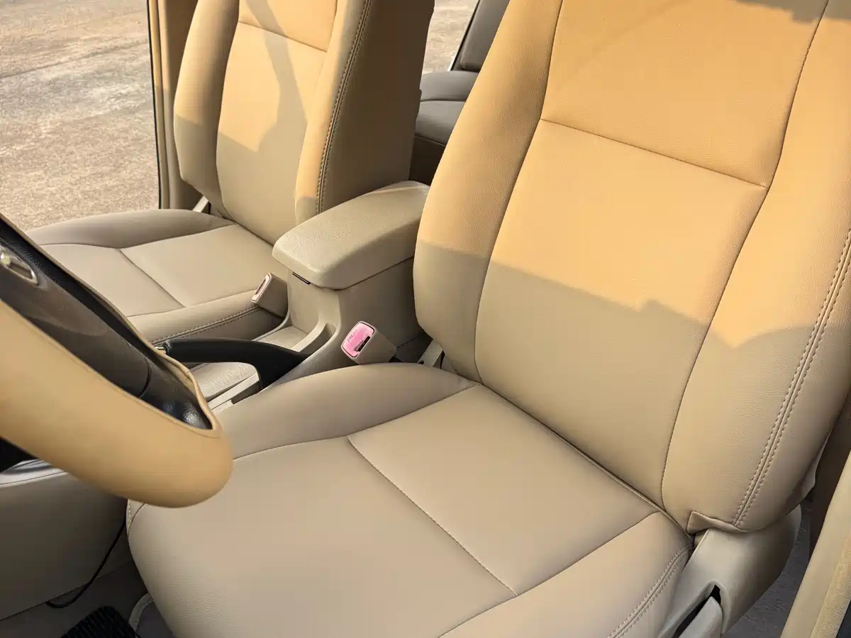 Toyota Corolla 2013 1.6L Automatic Luxury фото 13
