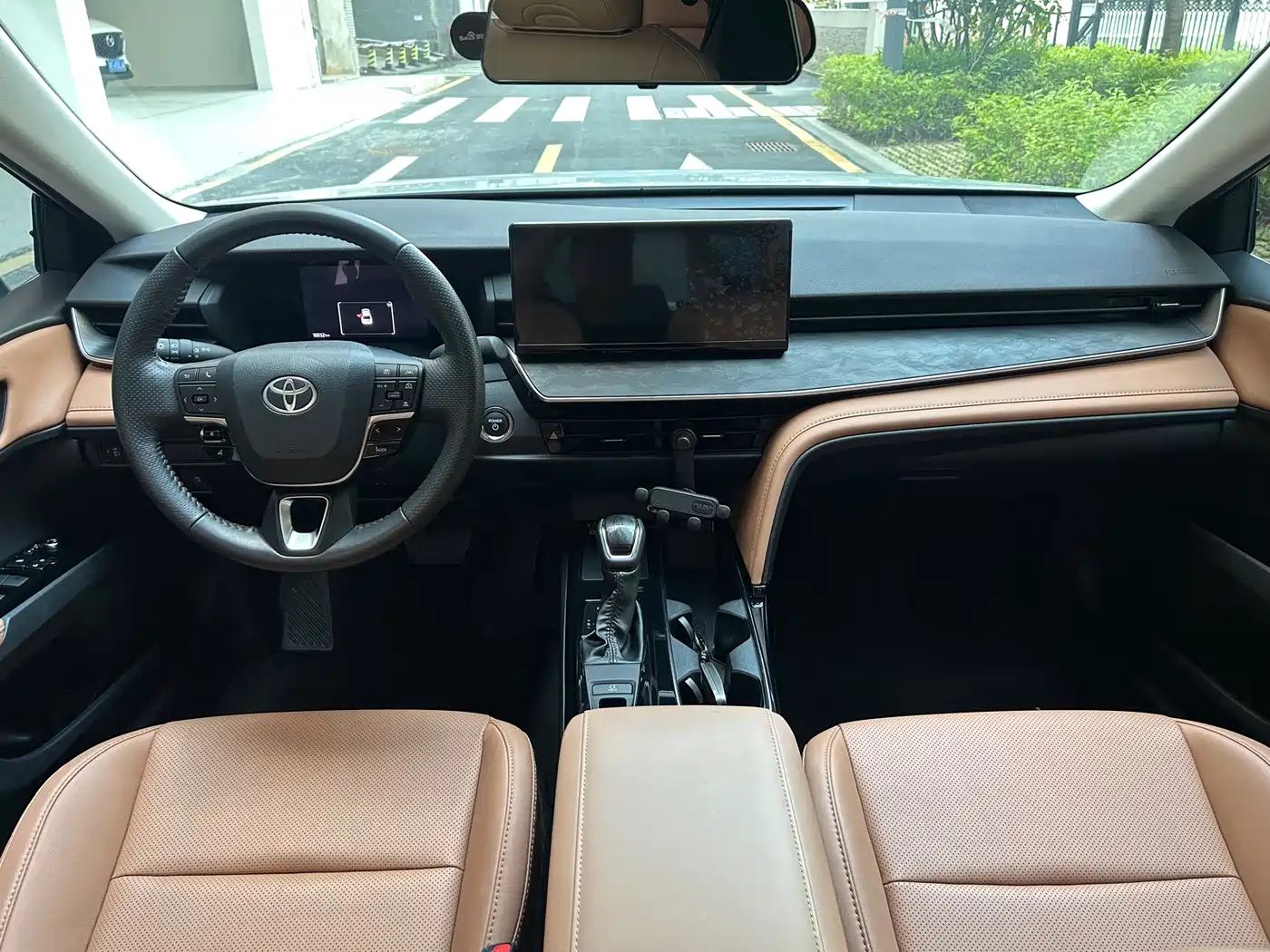 Toyota Camry 2024 Hybrid 2.0HGVP Luxury Edition фото 15