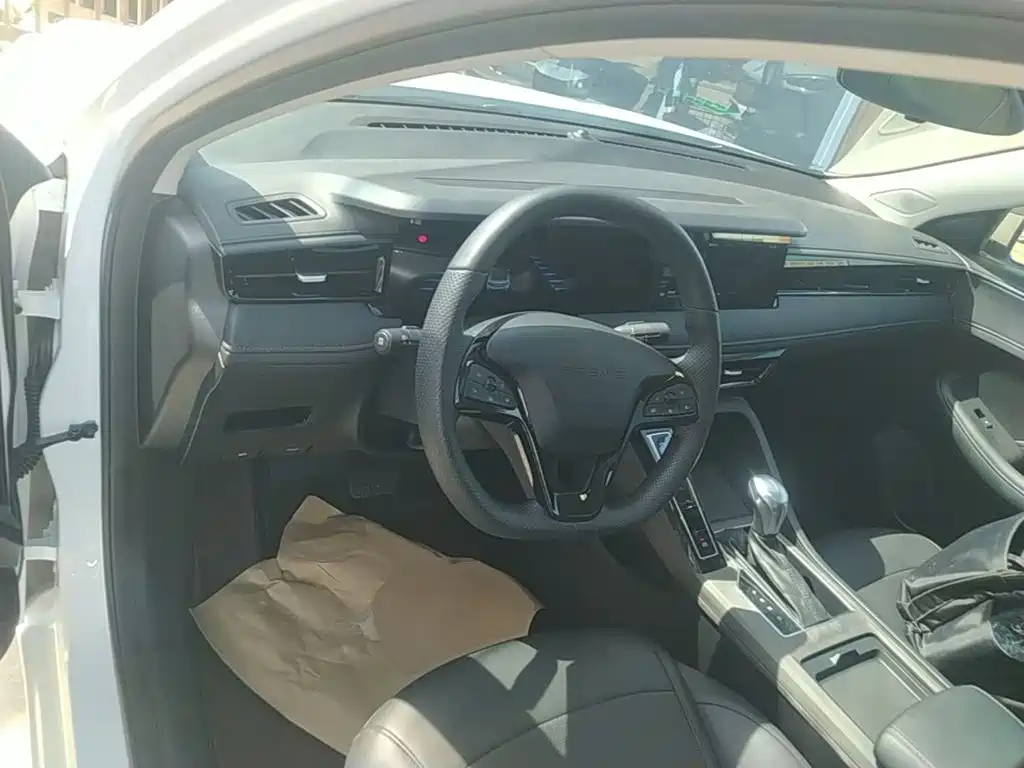Фото 10 - Roewe i5
