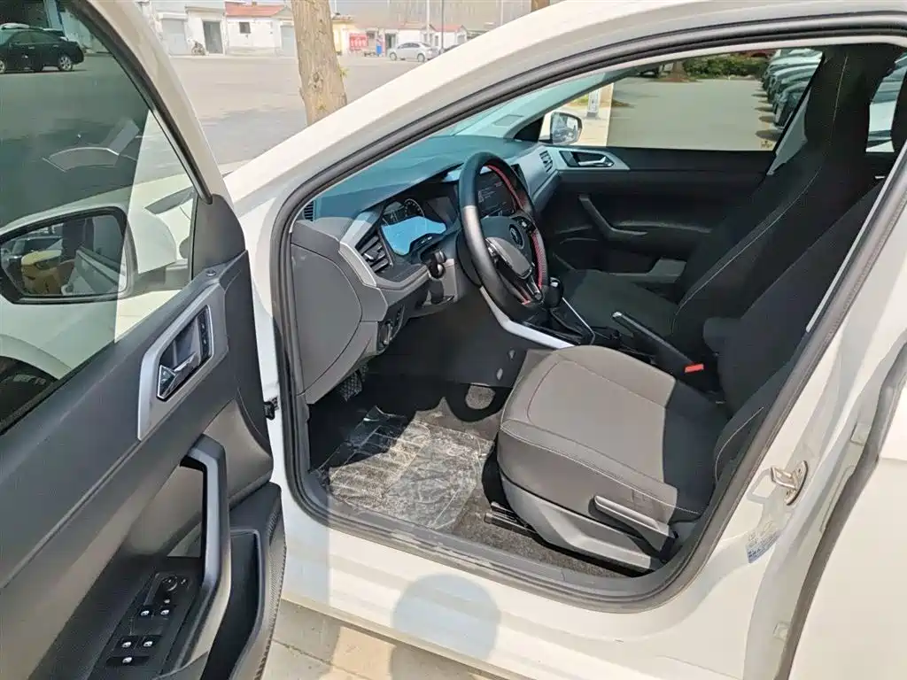 Volkswagen Polo 2021 Plus 1.5L Automatic Panorama Enjoyment Edition фото 12