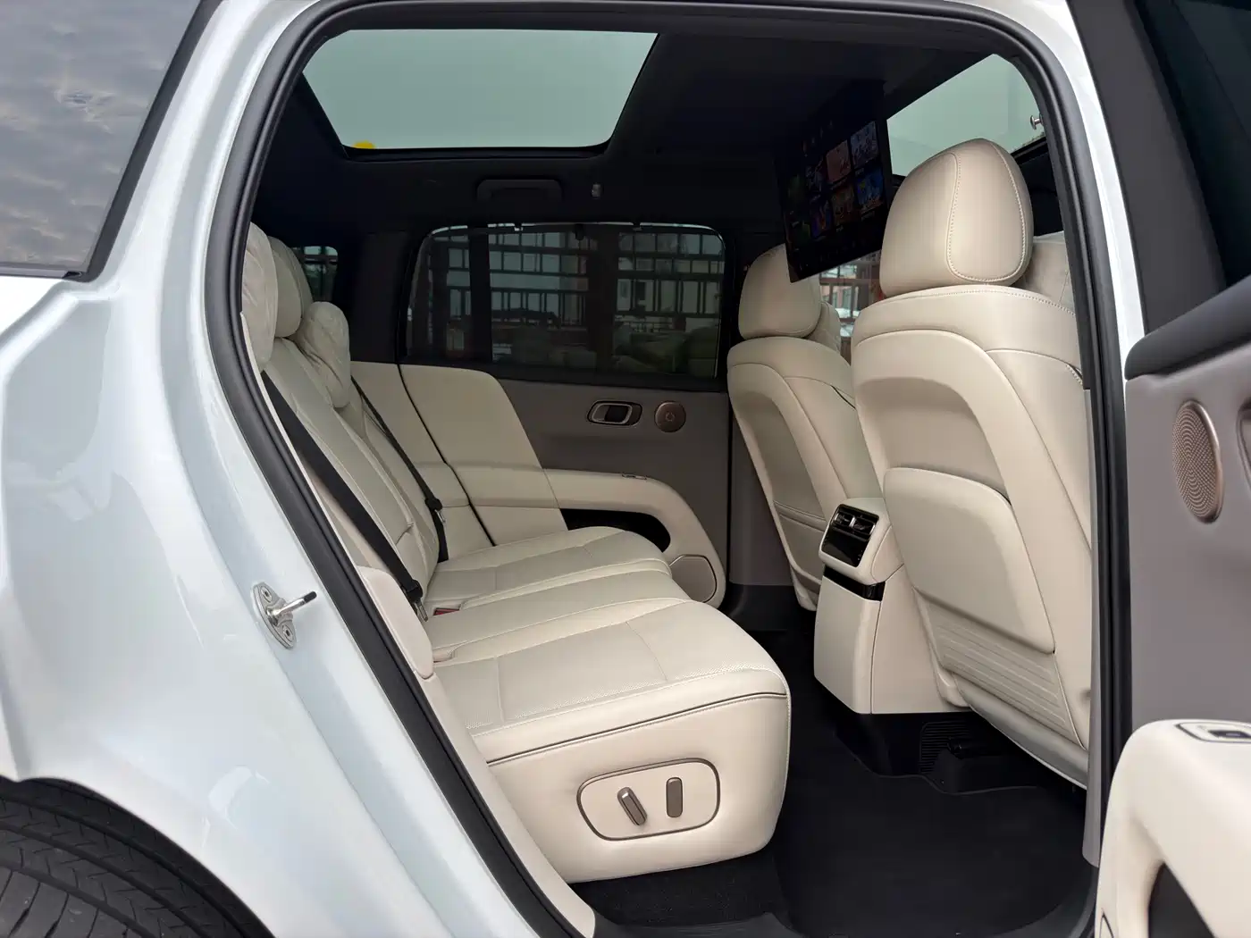 Li Auto i6 2026 2025 4WD Base Model