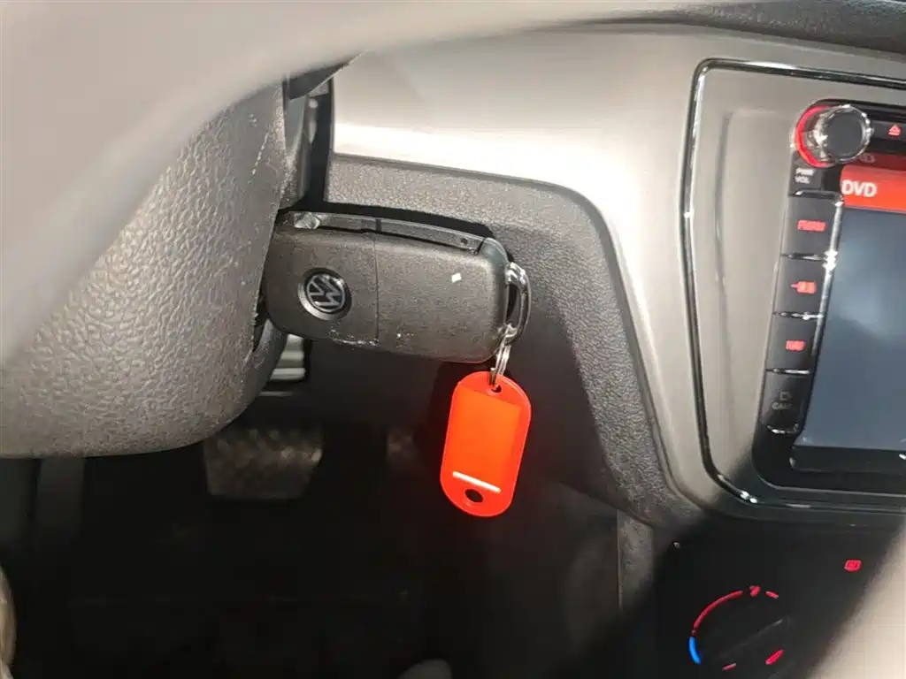 Volkswagen Lavida Tour 2015 1.6L Automatic Trend Edition фото 9