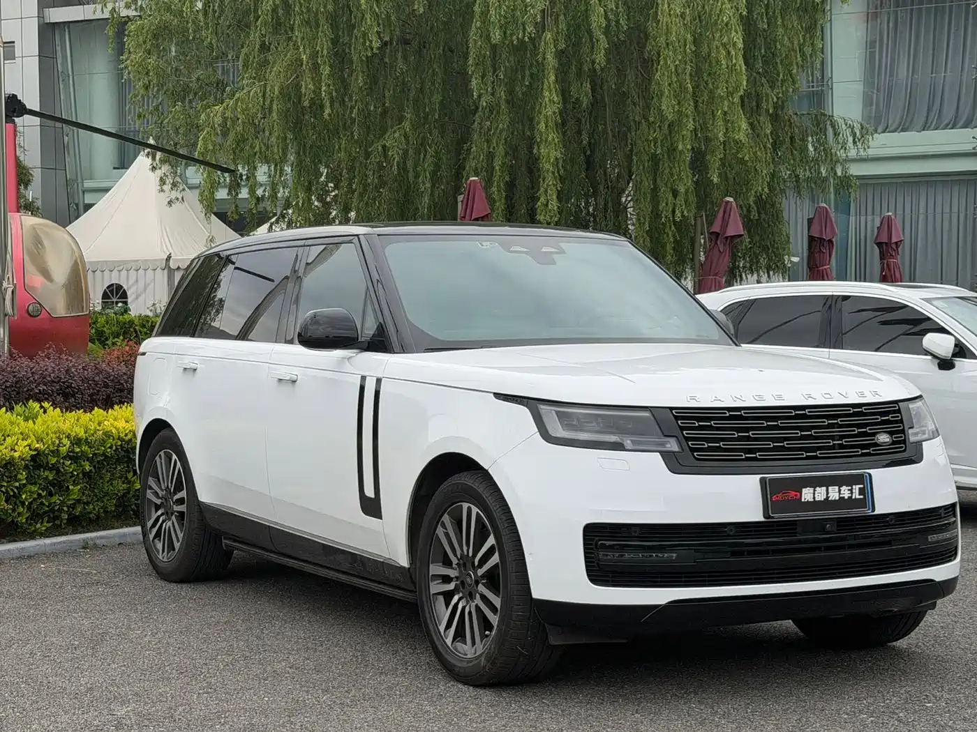 Land Rover Range Rover 2023 3.0 L6 400PS Genesis Extended Version фото 3