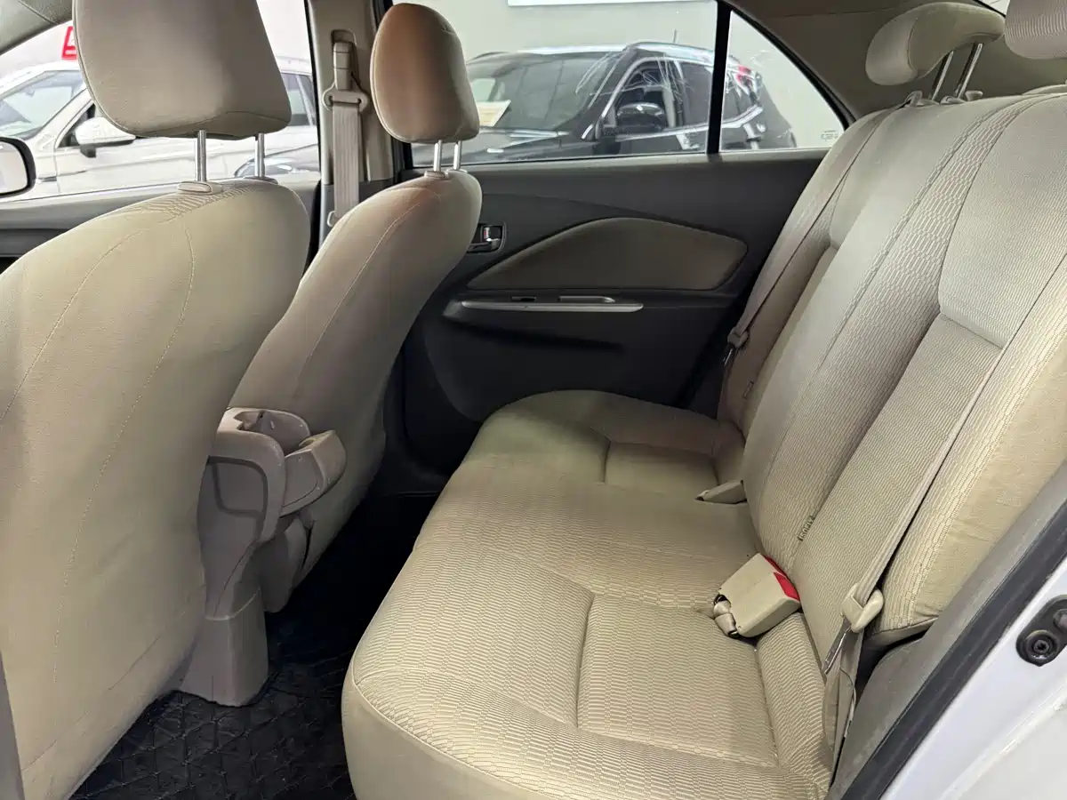Toyota Vios 2010 1.3L GL-i MT фото 19