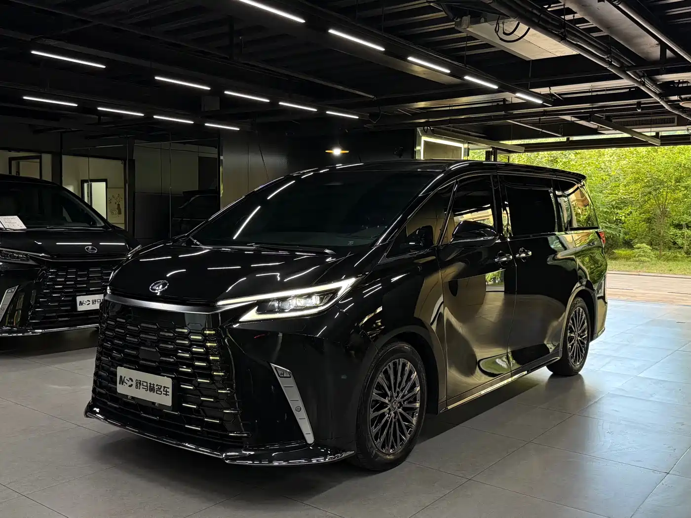 Lexus LM 2025 Model 500h Four-Seater Imperial Edition
