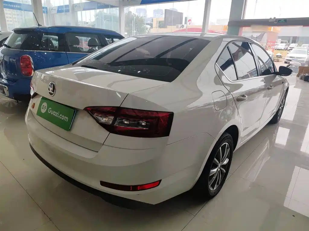 Škoda Octavia 2018 TSI230 DSG Comfort Edition фото 7