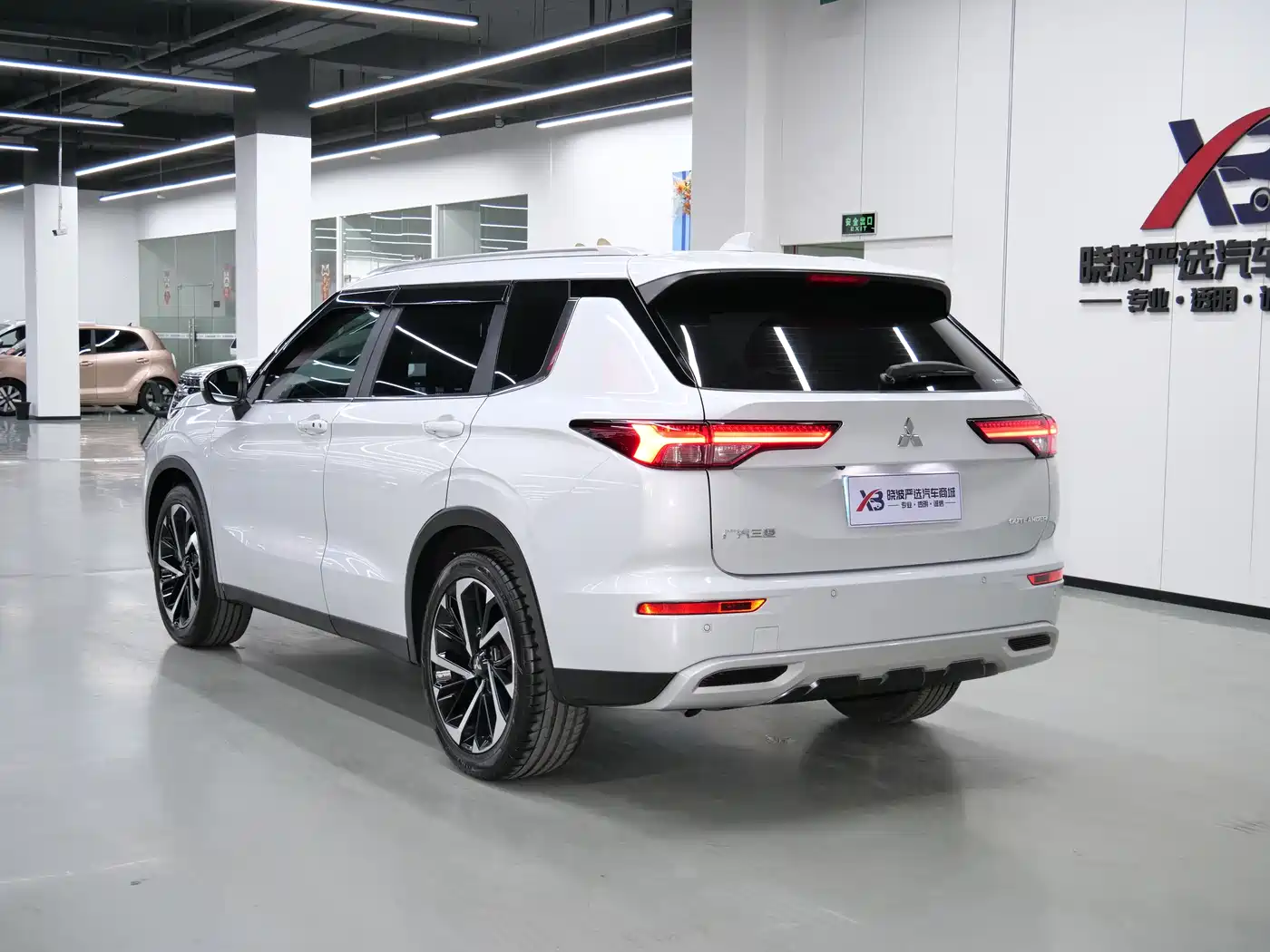 Mitsubishi Outlander 2023 1.5T CVT AWD Premium 7-Seater фото 7