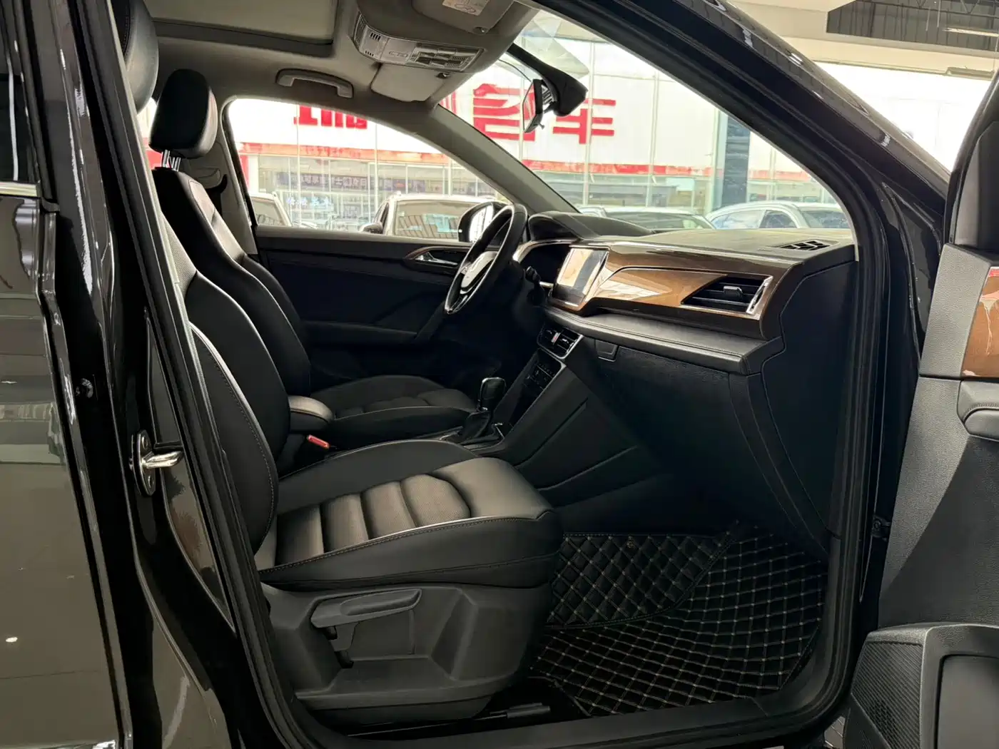Volkswagen Tharu, миниатюра 10