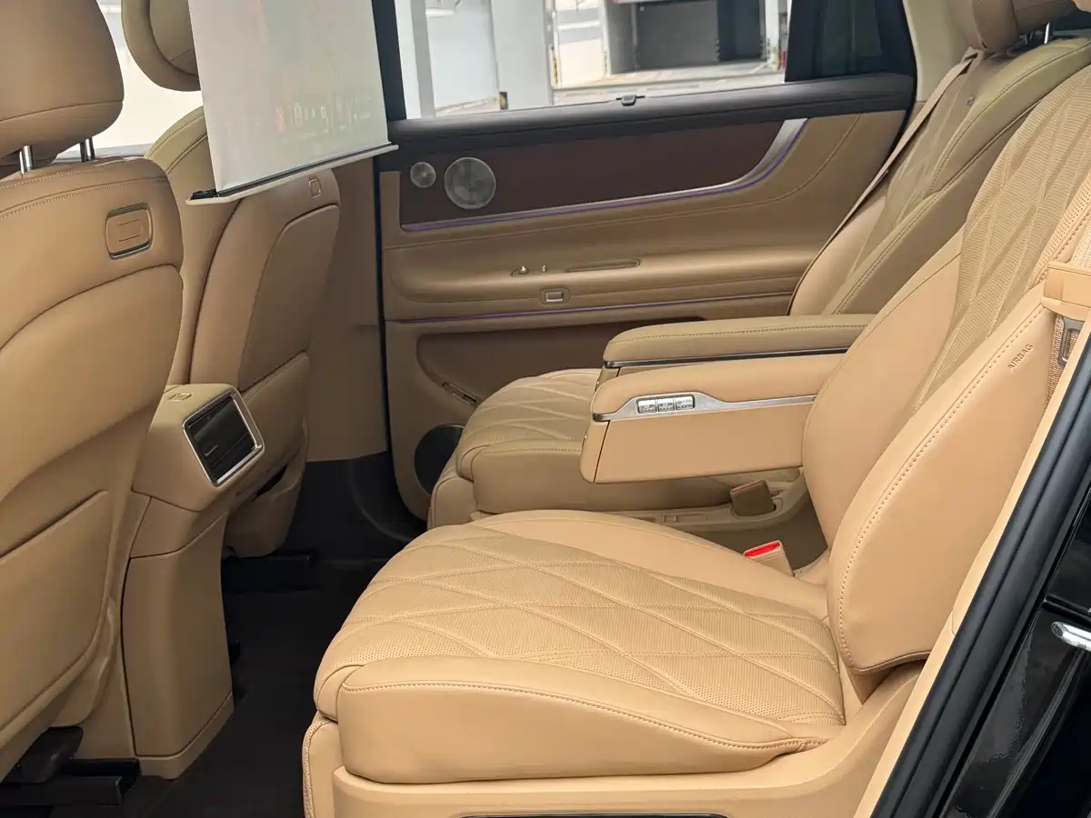 AITO Wenjie AITO M9 2025 Extended Range Ultra 52kWh 6-Seater фото 5
