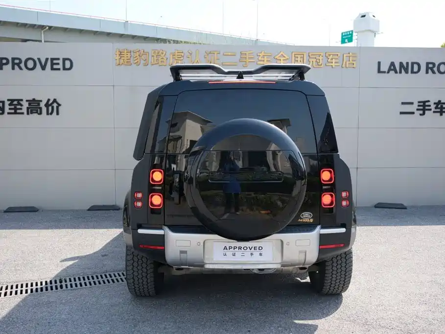 Photo 5 - Land Rover Defender