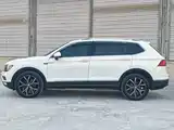 Photo 9 - Volkswagen Tiguan L