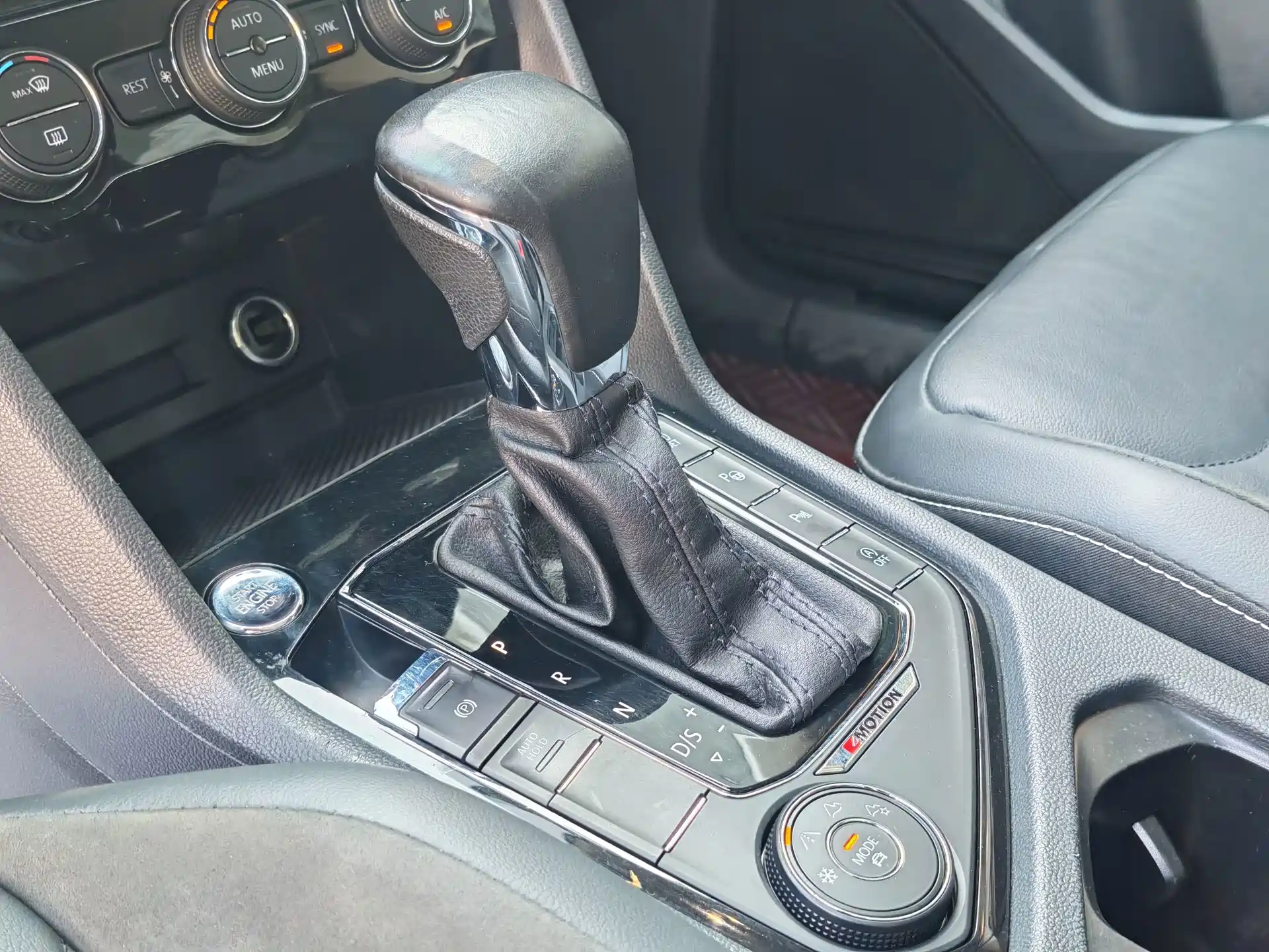 Photo 6 - Volkswagen Tiguan L