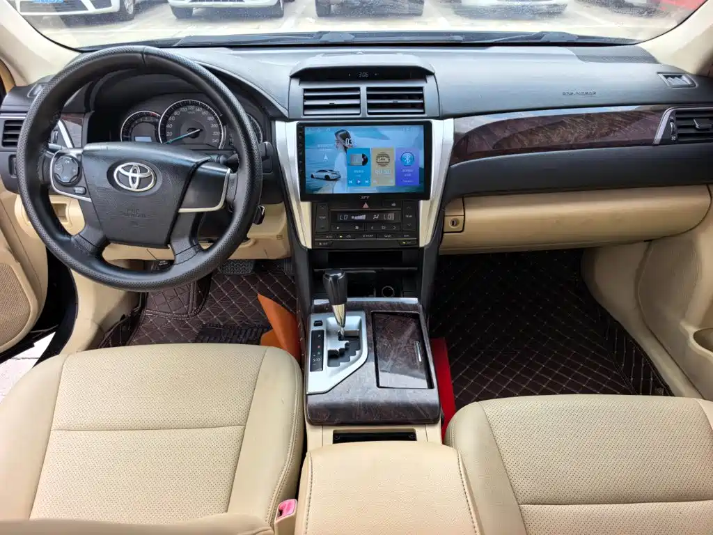Фото 9 - Toyota Camry