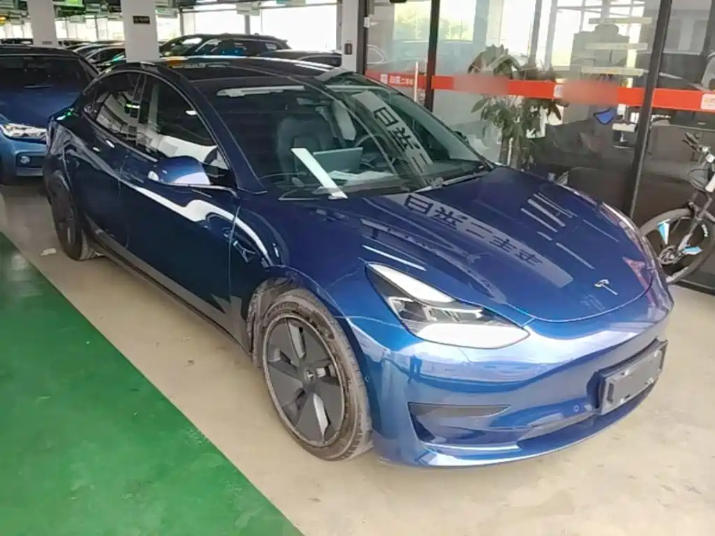 Фото 4 - Tesla Model 3