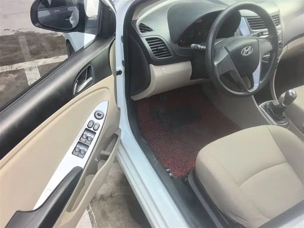 Hyundai Verna 2014 1.4L Manual Smart GLS фото 16