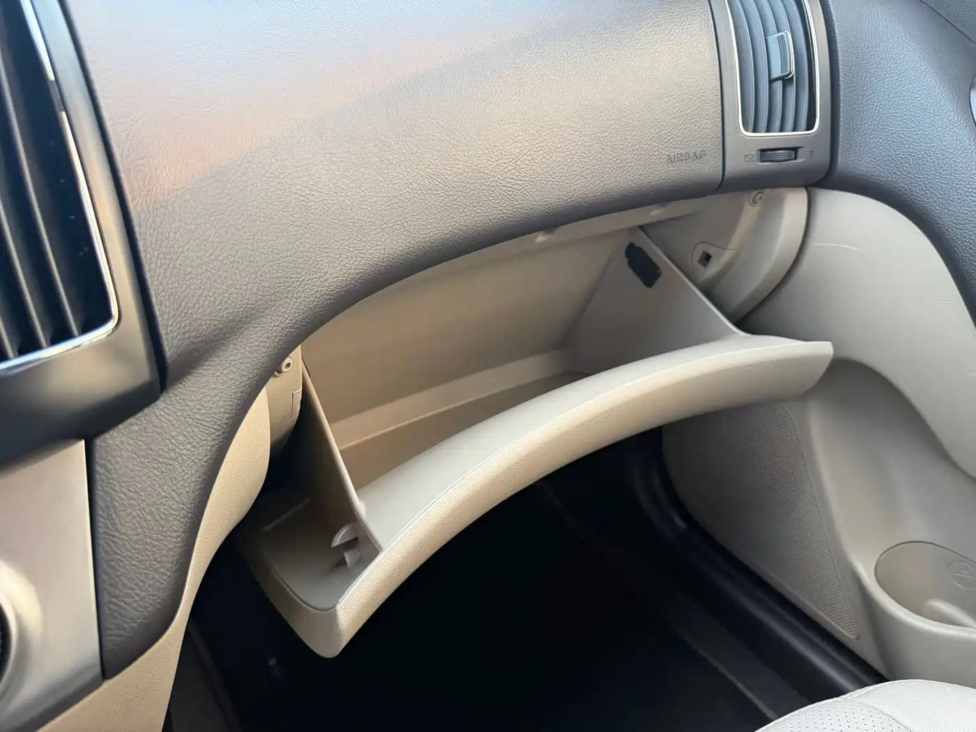 Hyundai Elantra 2011 1.6L Manual Comfort фото 25