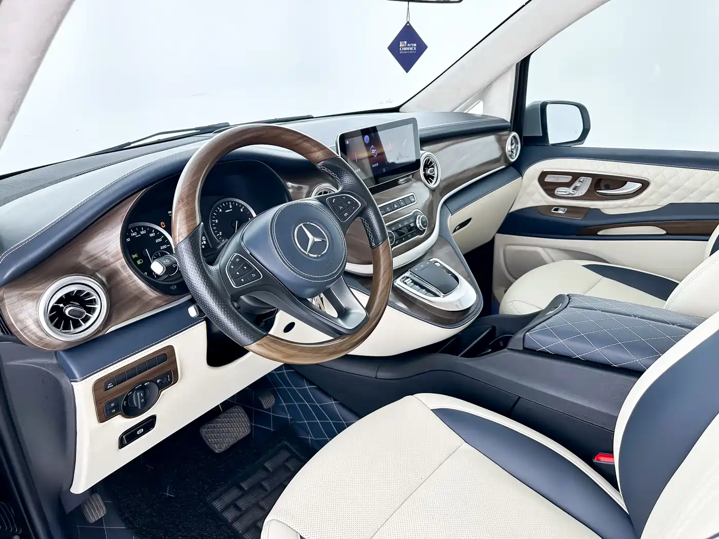 Mercedes-Benz Vito 2021 2.0T Business Edition 7-seater фото 12