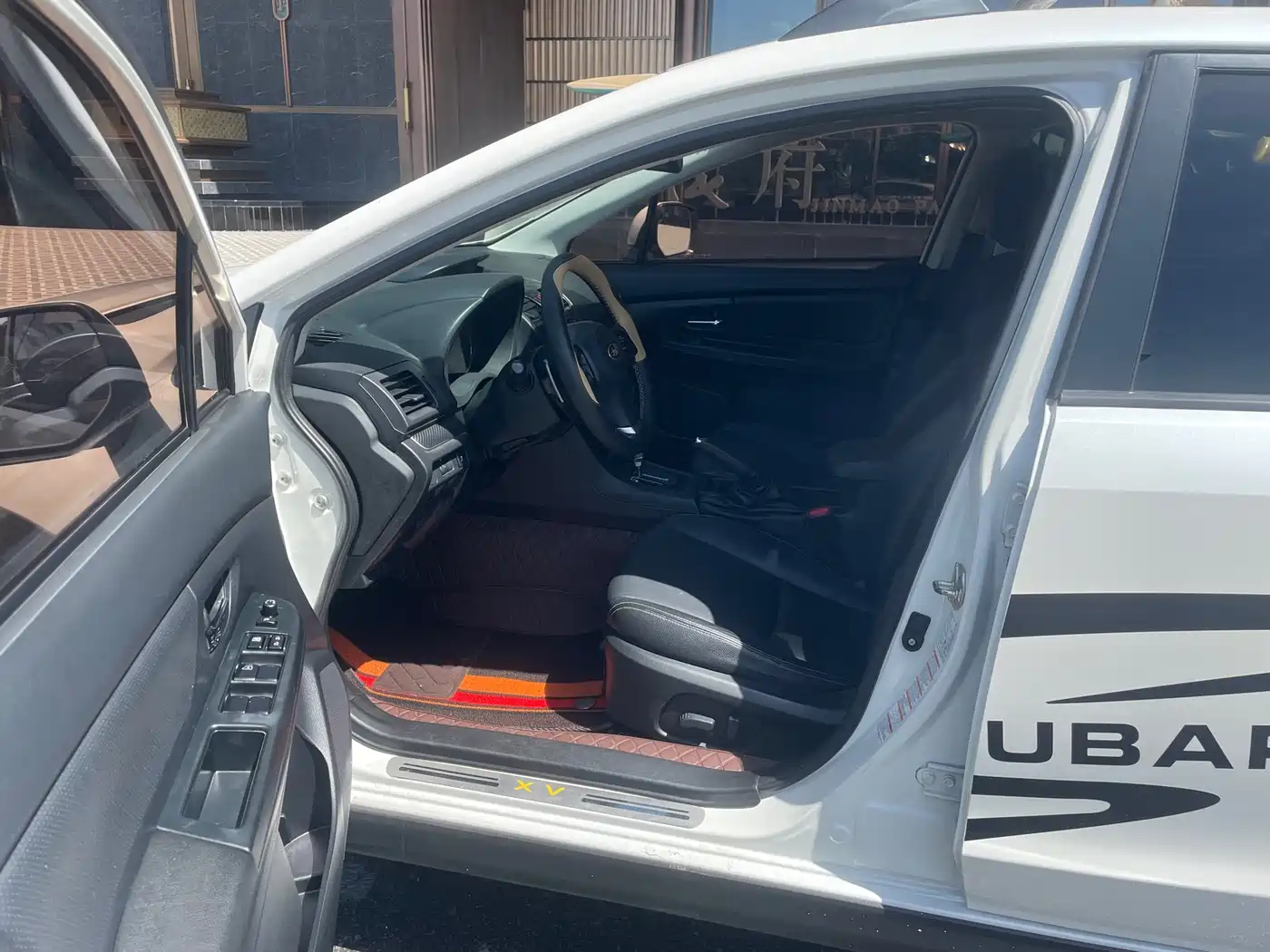 Subaru XV 2012 2.0i Luxury Edition фото 12