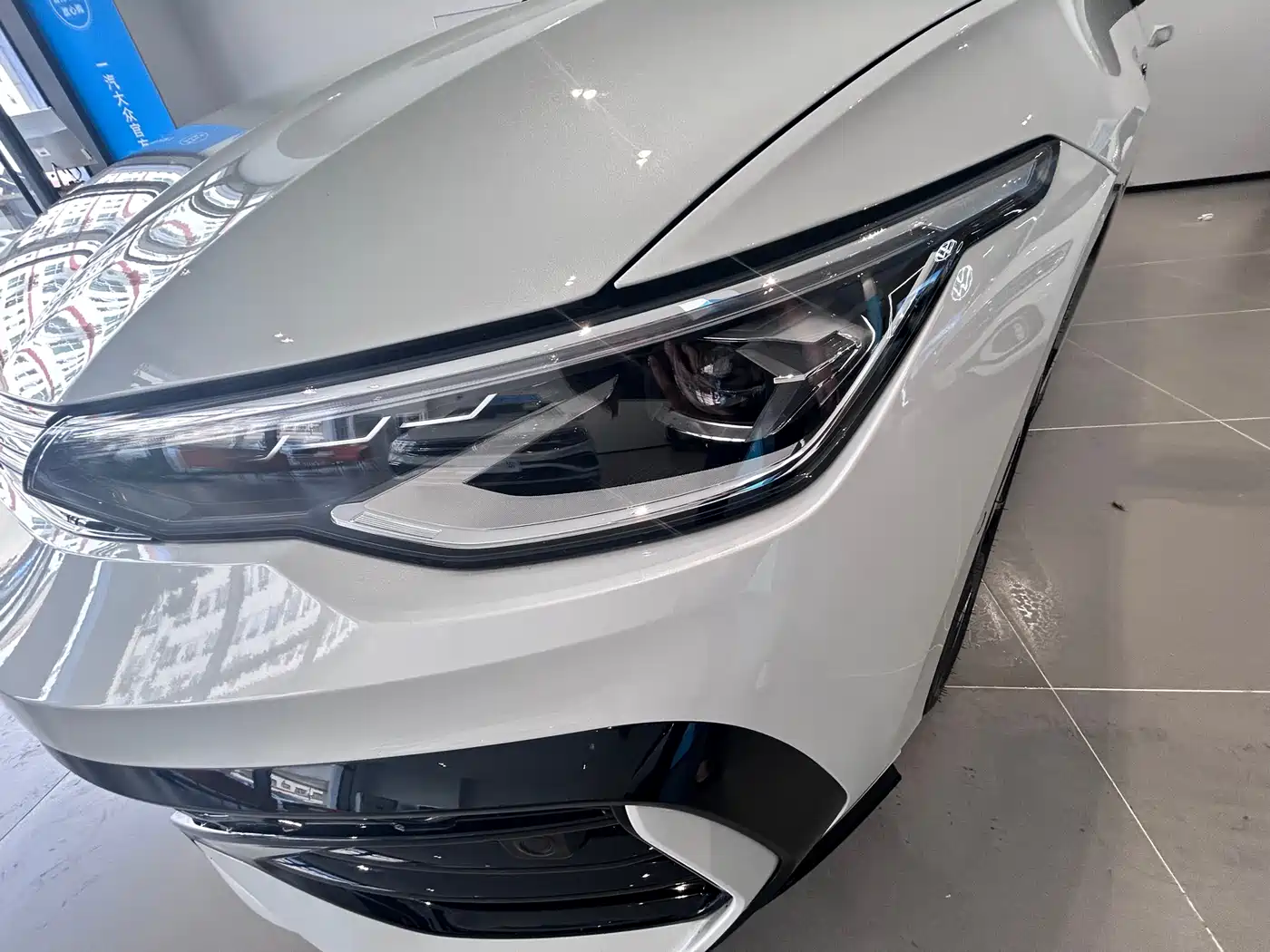 Volkswagen Golf 2025 300TSI R-Line фото 3