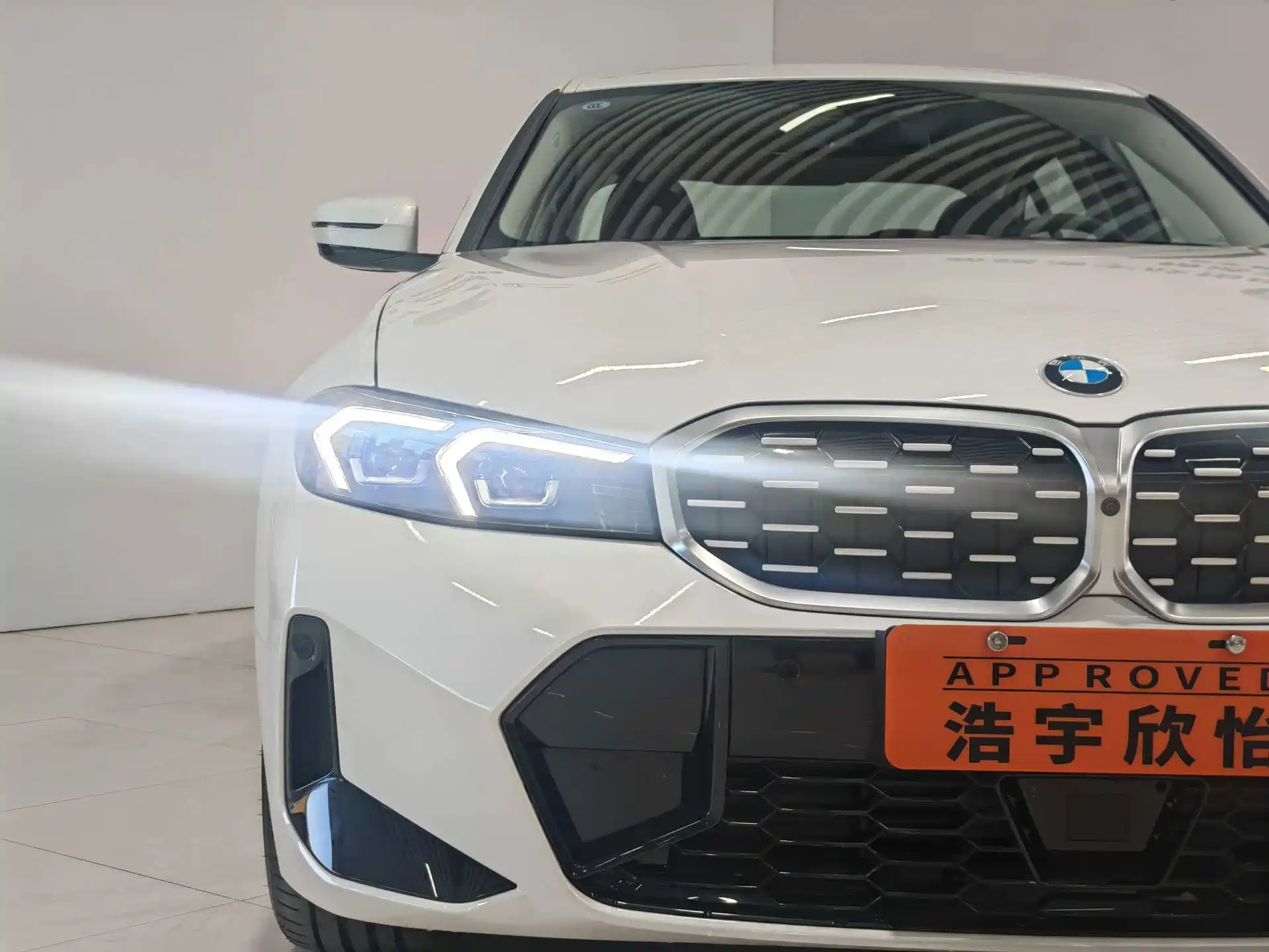 Photo 4 - BMW 3 Series