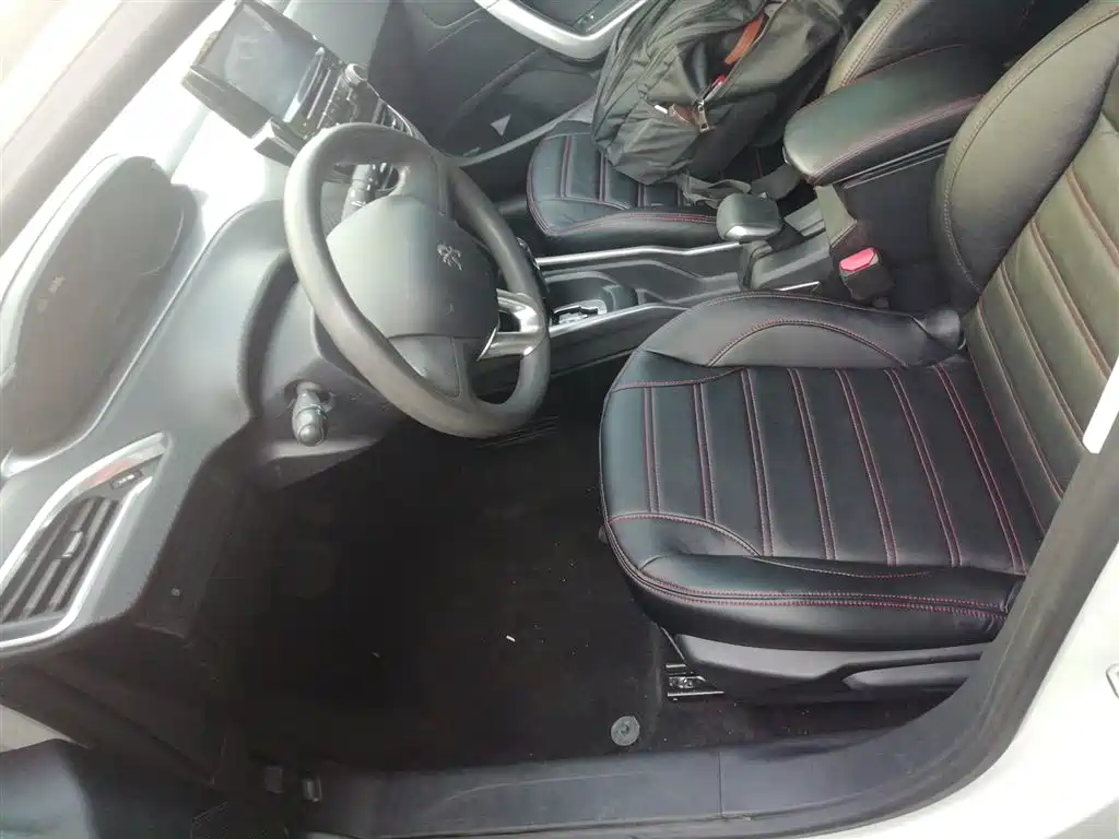 Peugeot 2008 2014 1.6L Automatic Trend Edition фото 15