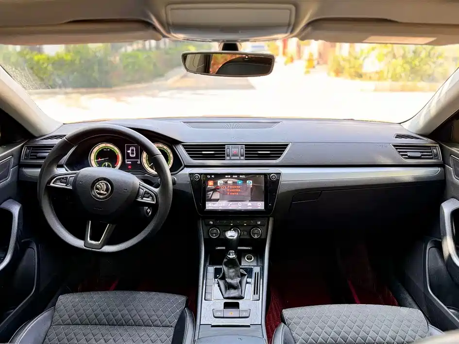 Škoda Superb 2018 TSI330 DSG Comfort Edition China V фото 9
