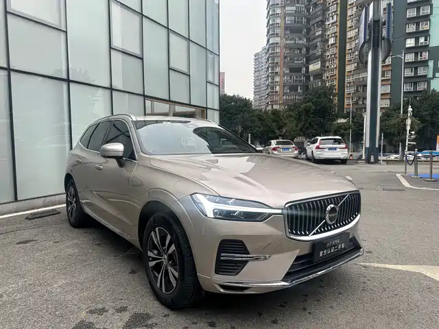 Volvo XC60 2023 B5 AWD Smart Luxury Edition — фото 3