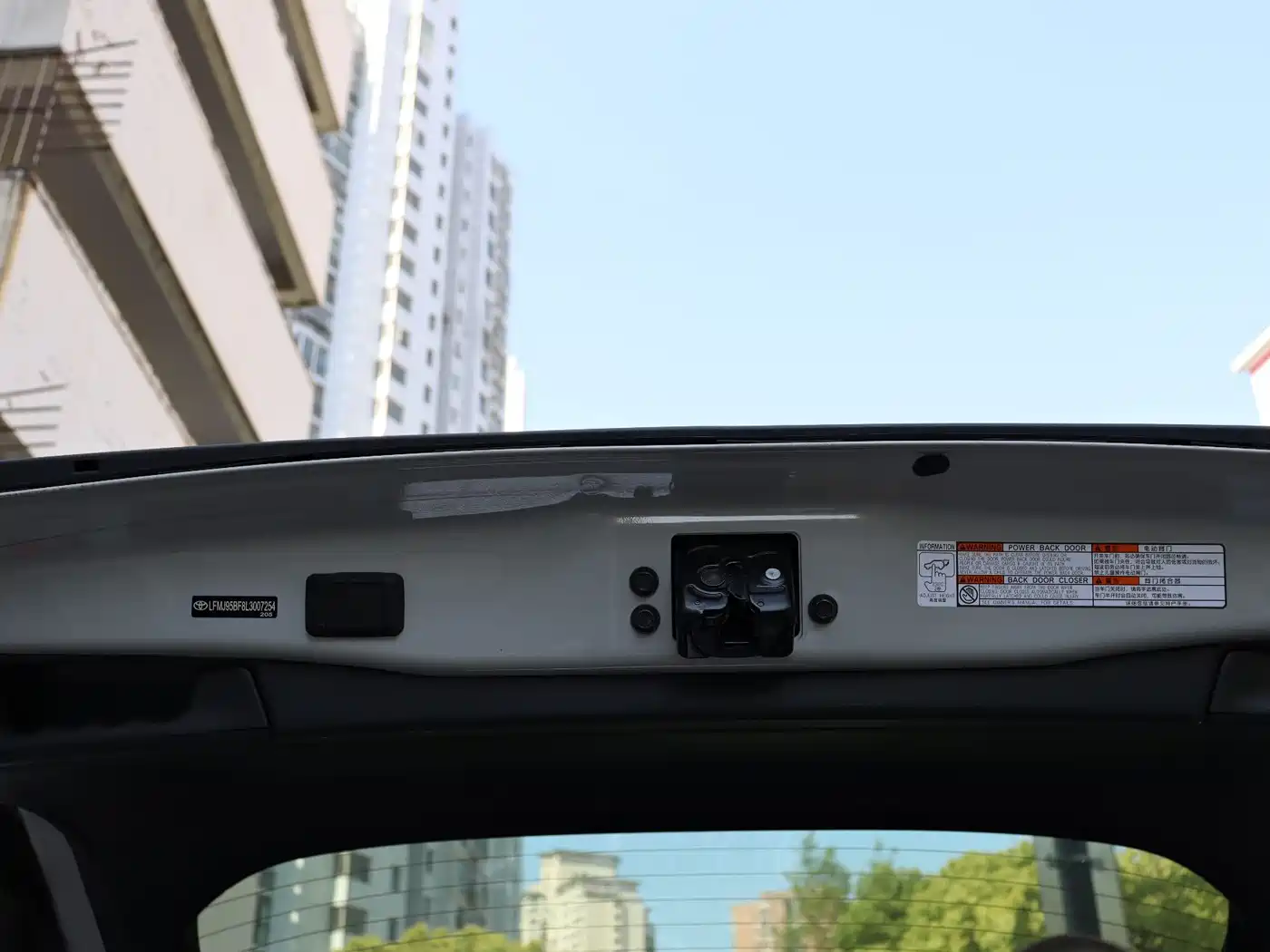 Toyota RAV4 Rongfang 2020 Hybrid 2.5L E-CVT AWD Flagship Edition фото 16