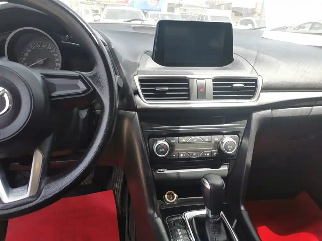 Фото 13 - Mazda Mazda 3