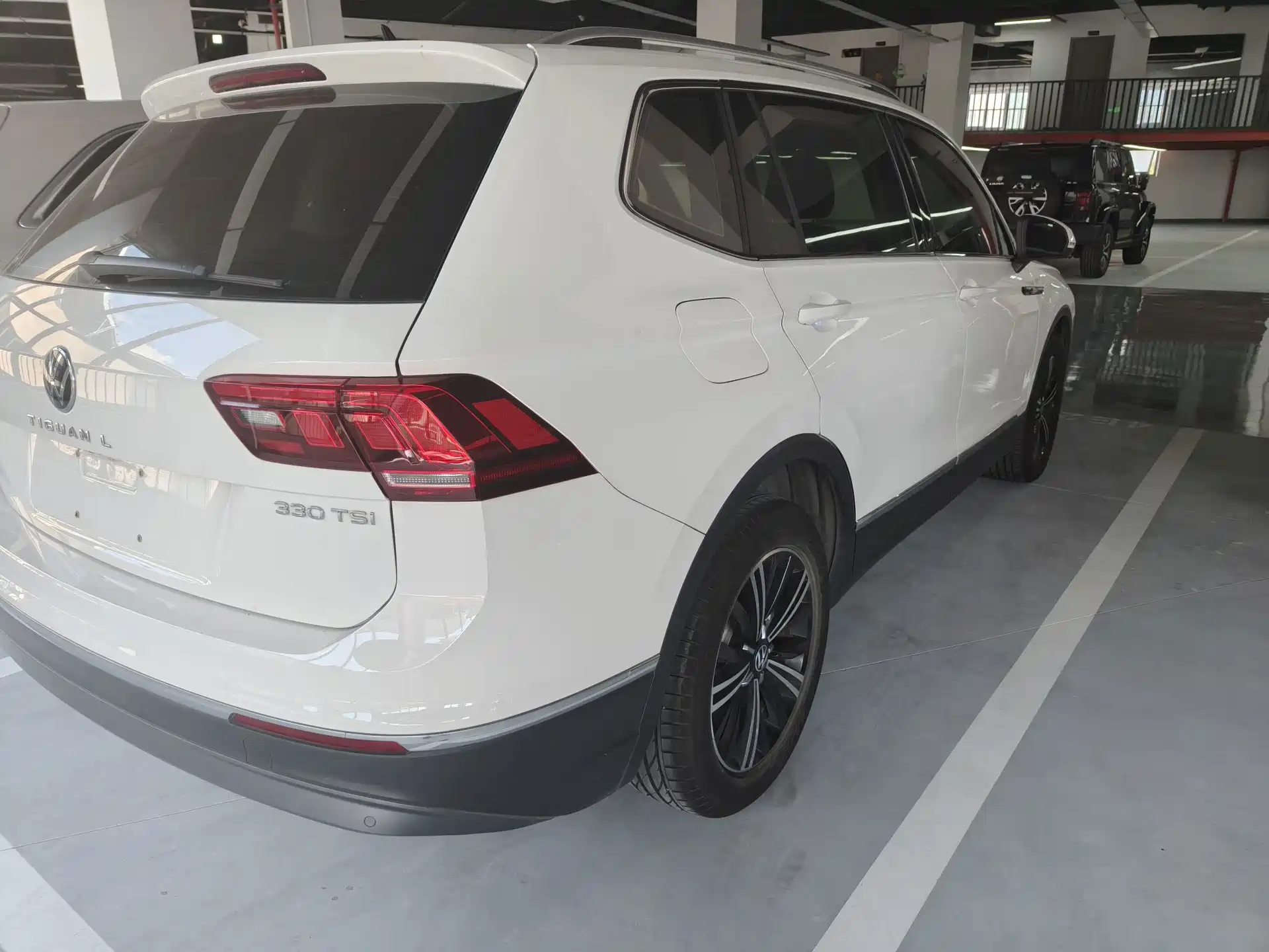 Фото 13 - Volkswagen Tiguan L