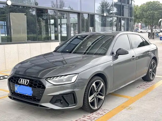 Audi A4L 40 TFSI, Люкс Драйв