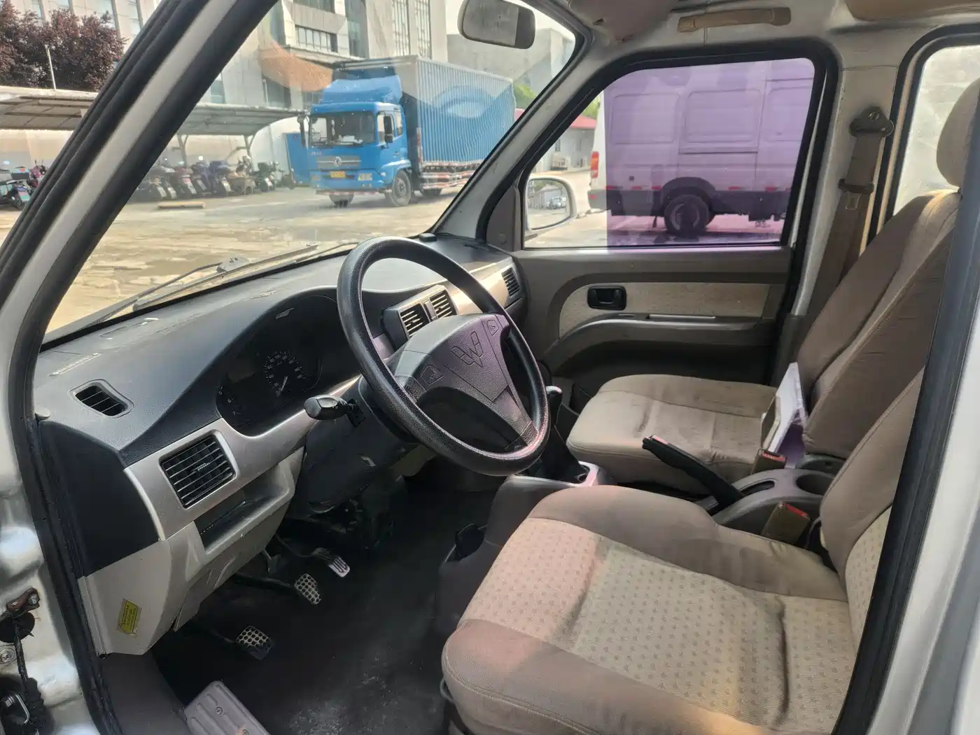 Wuling Motors Wuling Rongguang 2013 2011 1.2L Comfort Model