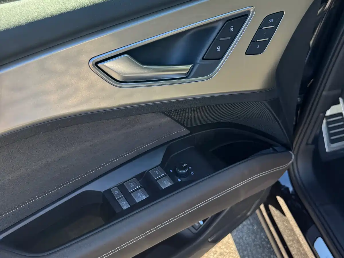 Фото 11 - Audi Q5 e-tron