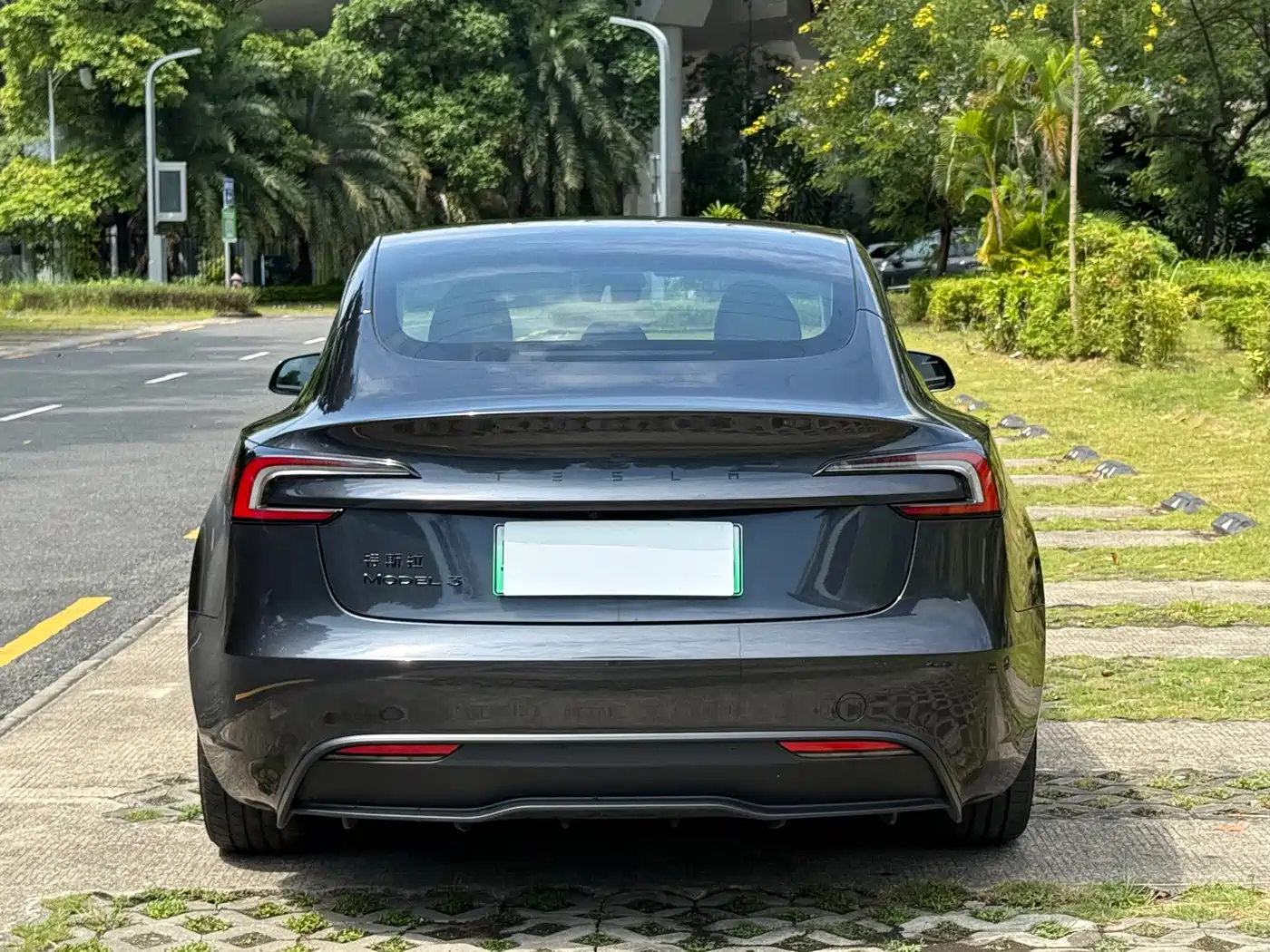 Tesla Model 3 2026 2025 Model Year Facelift Rear-Wheel Drive