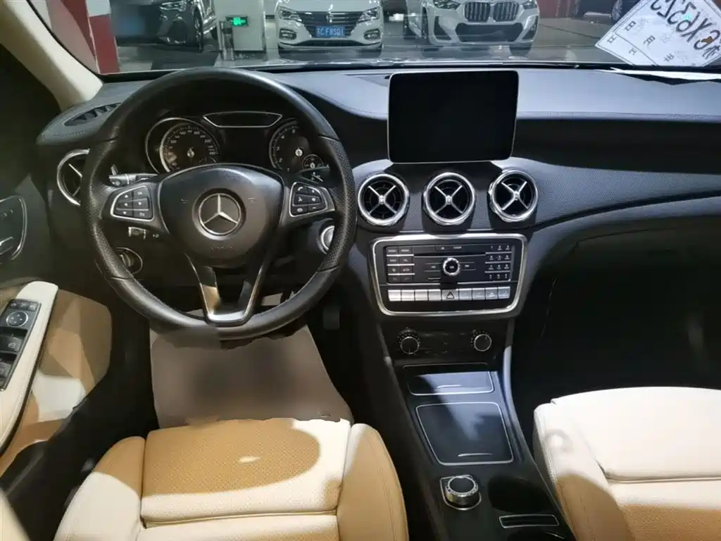 Mercedes-Benz GLA 2017 GLA 220 4MATIC Fashion фото 10