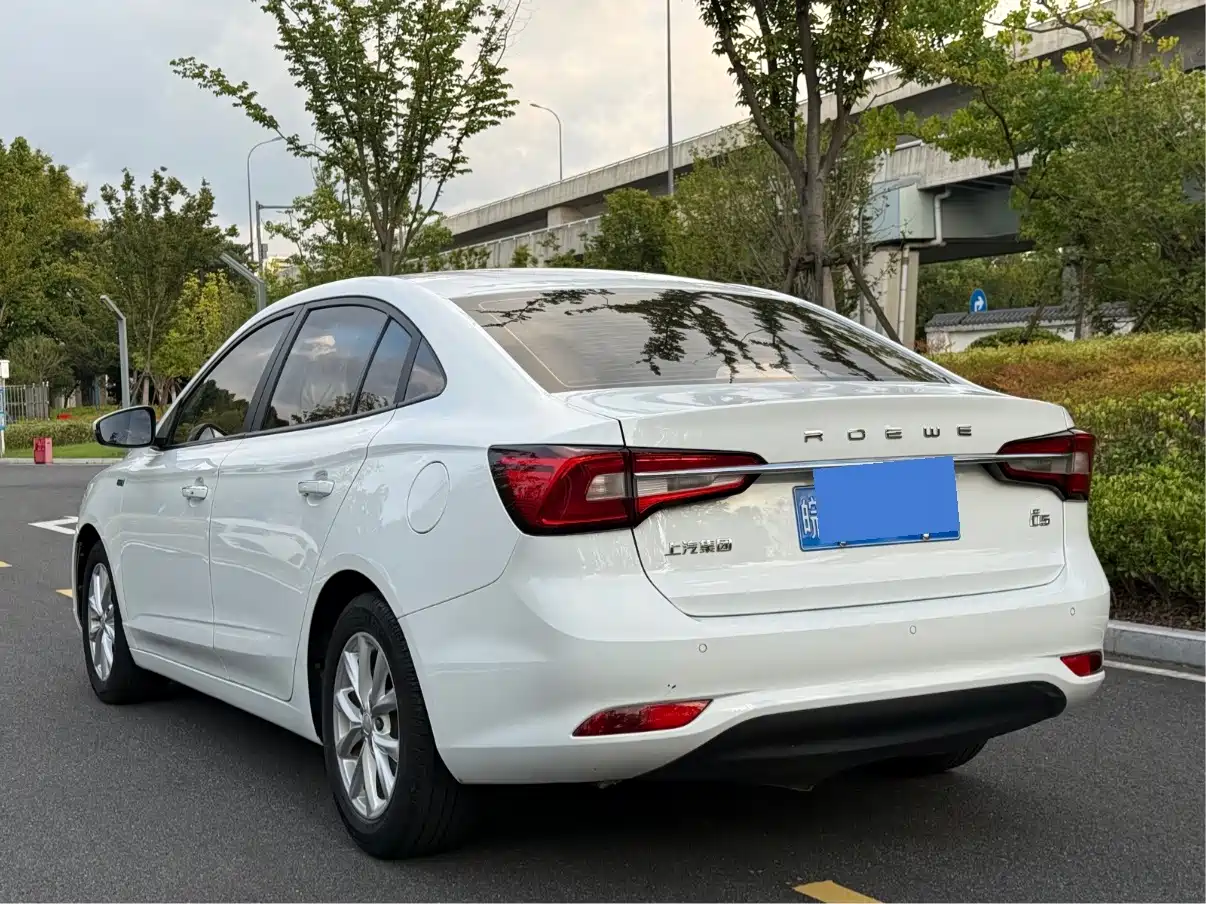 Фото 6 - Roewe i5