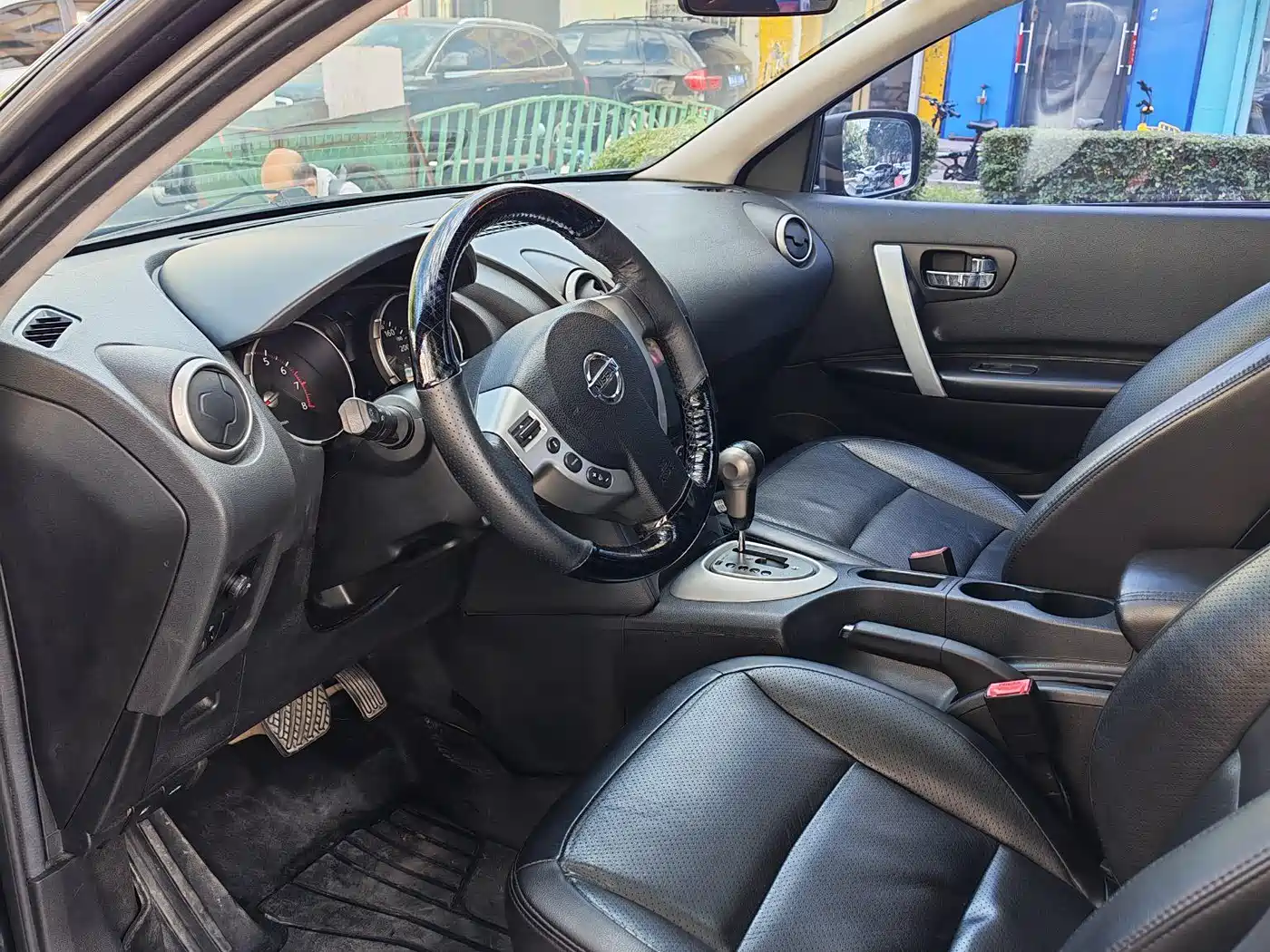Nissan Qashqai 2010 2011 2.0XV Thunder CVT 2WD