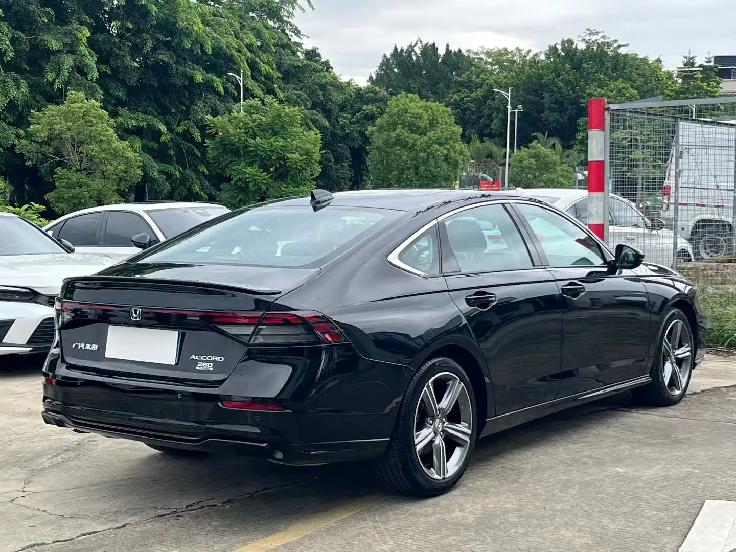 Фото 7 - Honda Accord