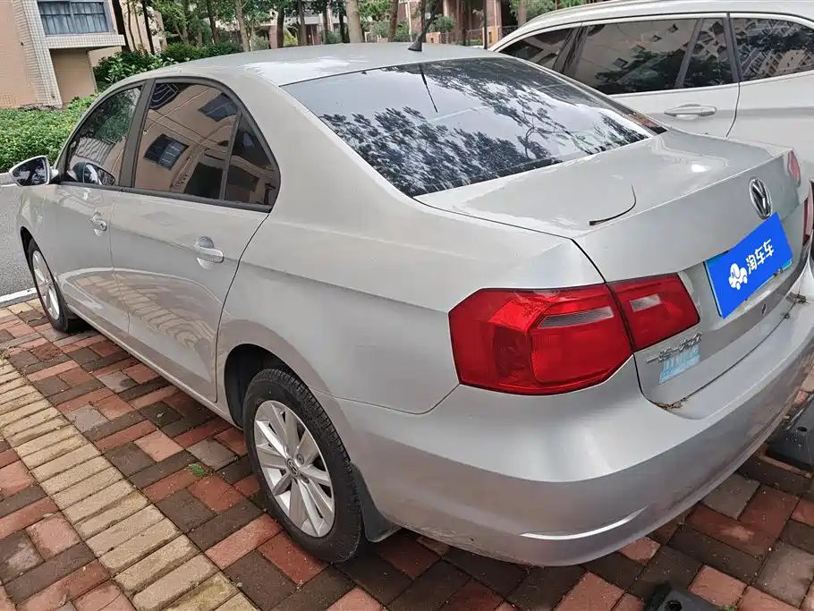 Volkswagen Jetta 2015 1.4L Manual Comfort фото 4